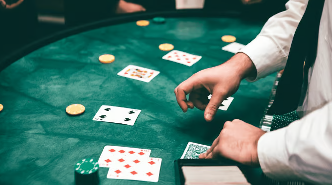 Blackjack spielen: Regeln, Tipps & Strategien für Anfänger